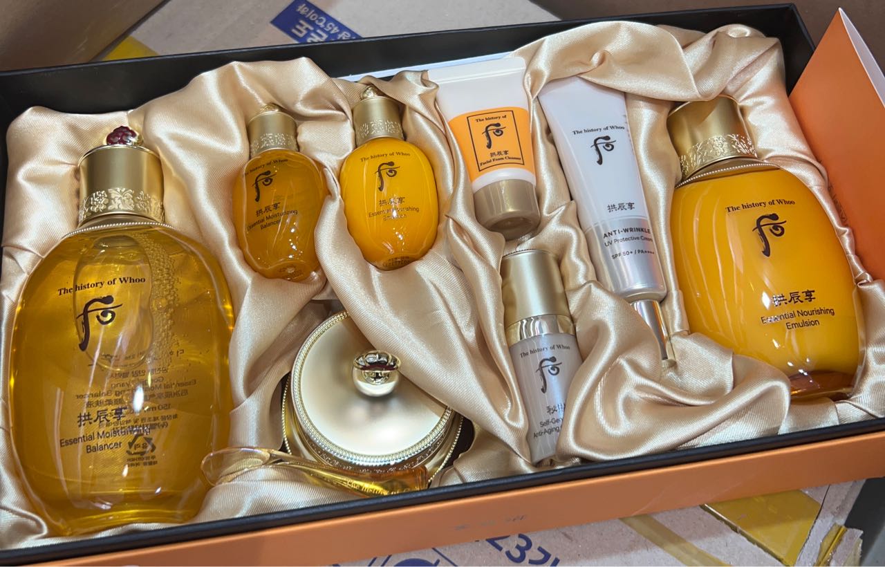The History of Whoo Gongjinhyang Essential Nourishing 2-Piece Special Set