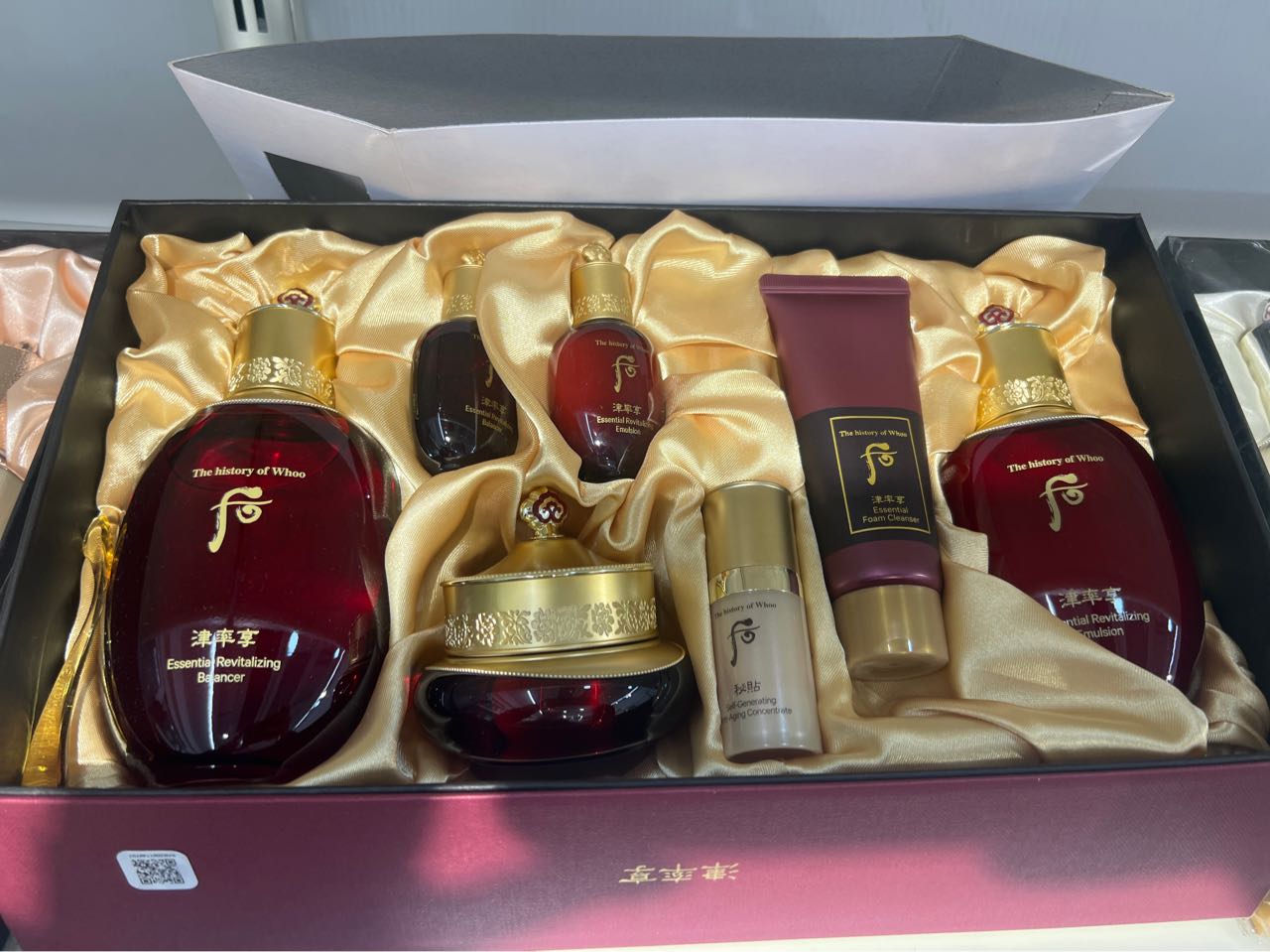 The History of Whoo Jinyulhyang Essential Revitalizing 2-Piece Special Set