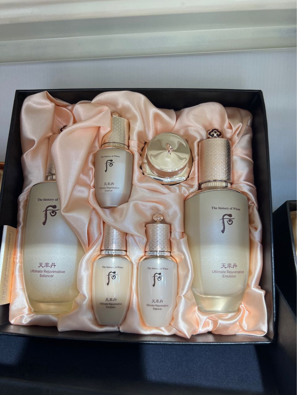 The History of Whoo Cheonyeon Hwadan Ultimate Revitalizing Special Set